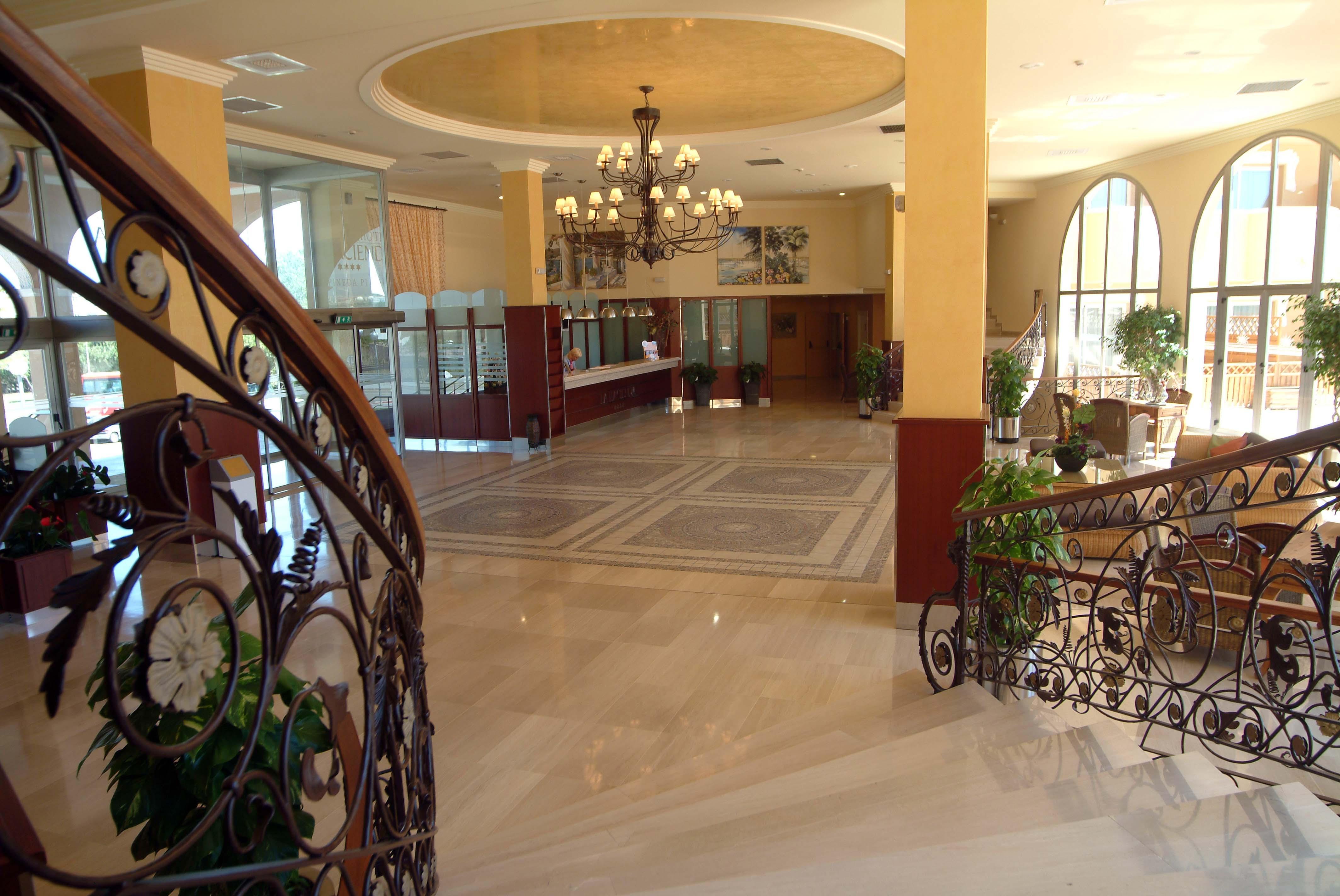 Ohtels La Hacienda Hotel La Pineda Buitenkant foto