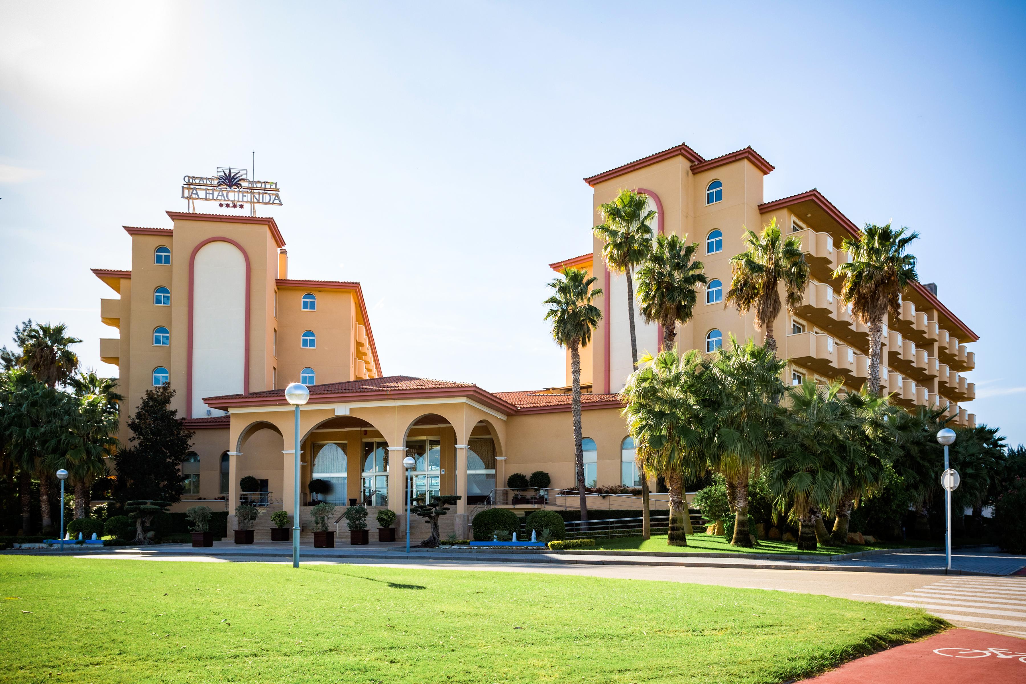 Ohtels La Hacienda Hotel La Pineda Buitenkant foto