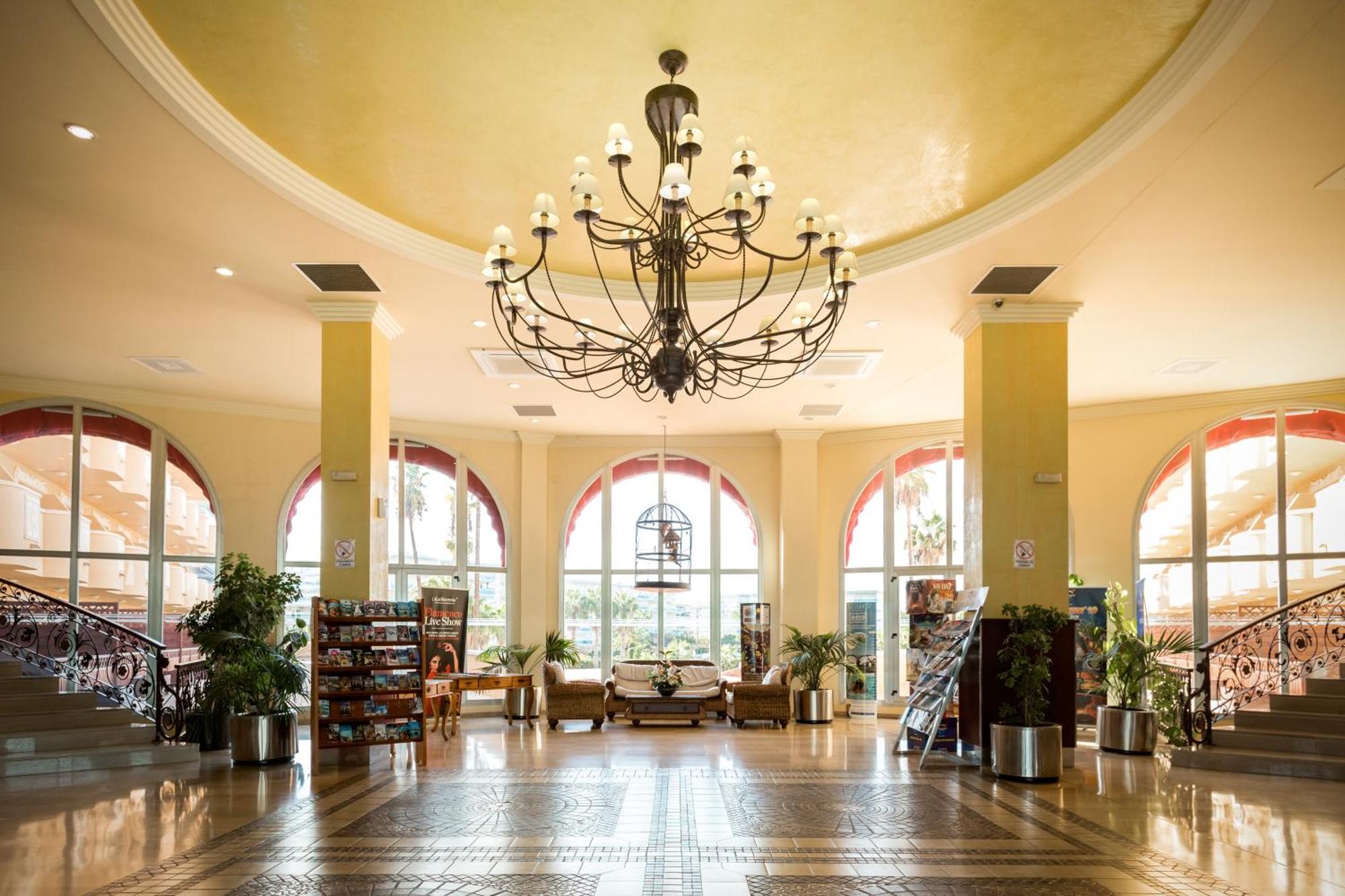 Ohtels La Hacienda Hotel La Pineda Buitenkant foto