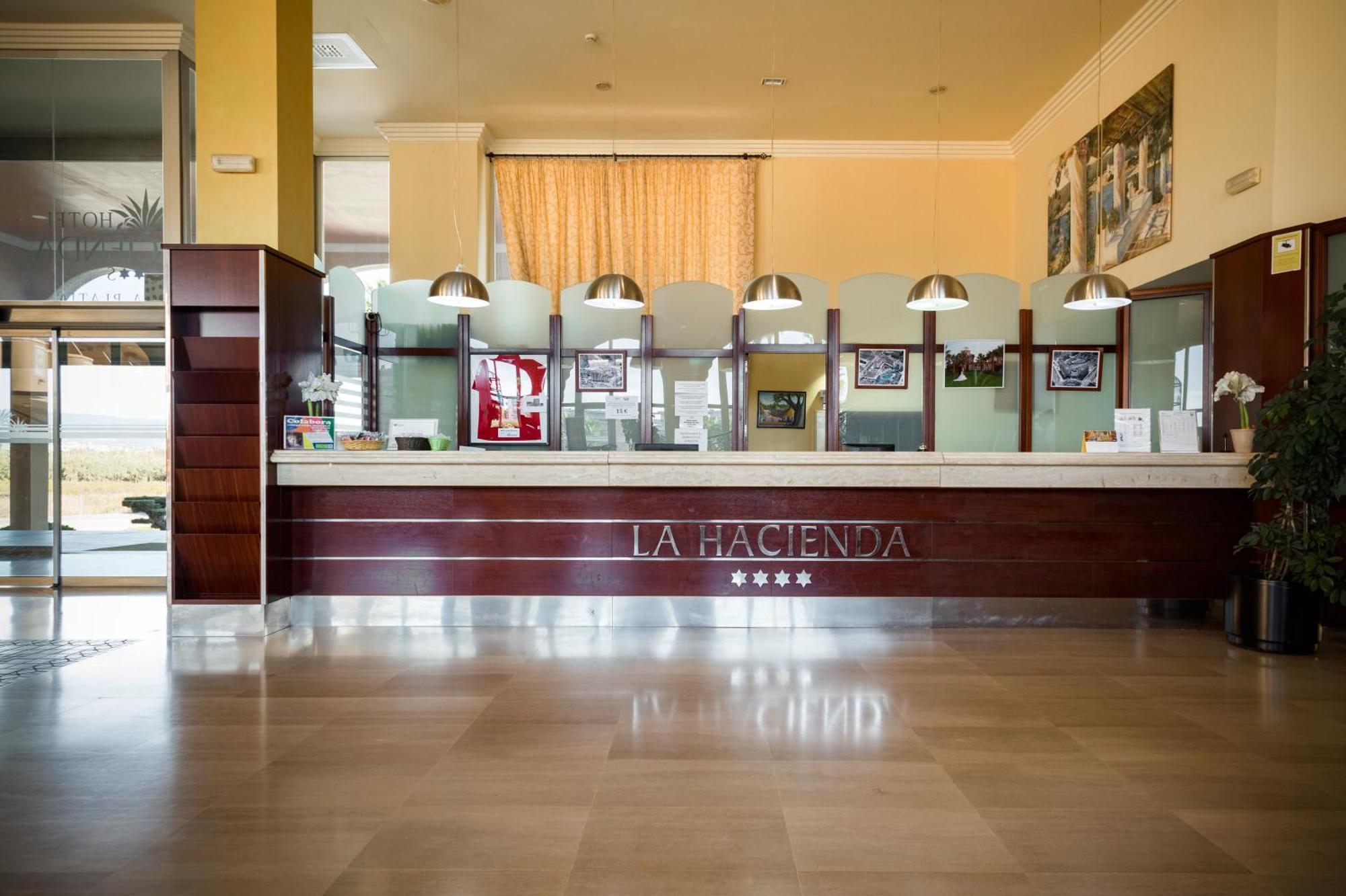 Ohtels La Hacienda Hotel La Pineda Buitenkant foto